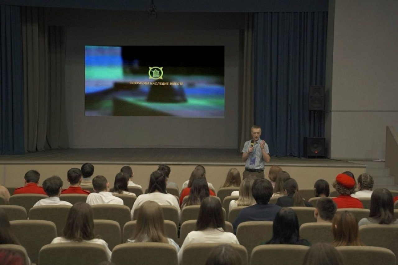 Юнармейцы и школьники Абакана посмотрели фильм «Память о победителях»