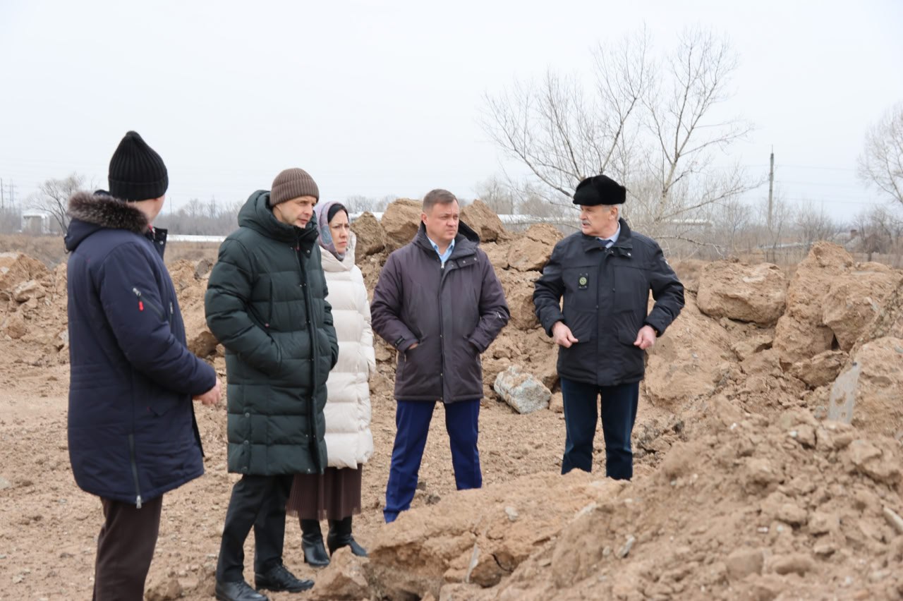 С приходом тёплых дней жители Абакана активно занимаются благоустройством своих придомовых территорий и дачных участков С приходом тёплых дней жители Абакана активно занимаются благоустройством своих придомовых территорий и дачных участков