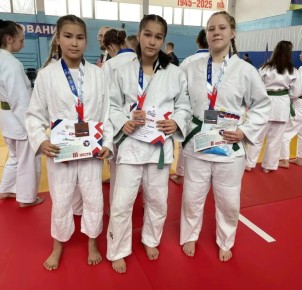 ��������� ������� ����� 2 ���������� � 5 ��������� ������� ������������� ������������