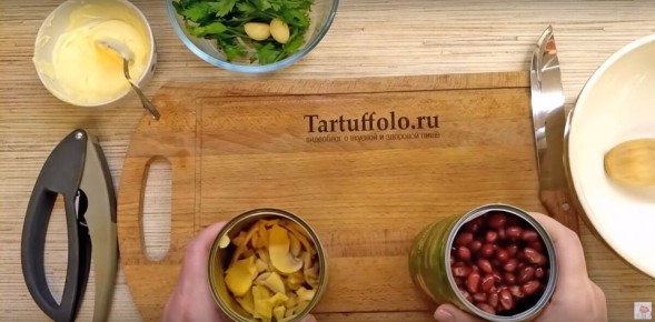 Узнайте секрет быстрого и легкого салата "Две баночки"