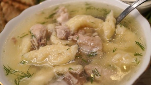Традиционный суп от бабушки: секреты идеального бульона и клецок