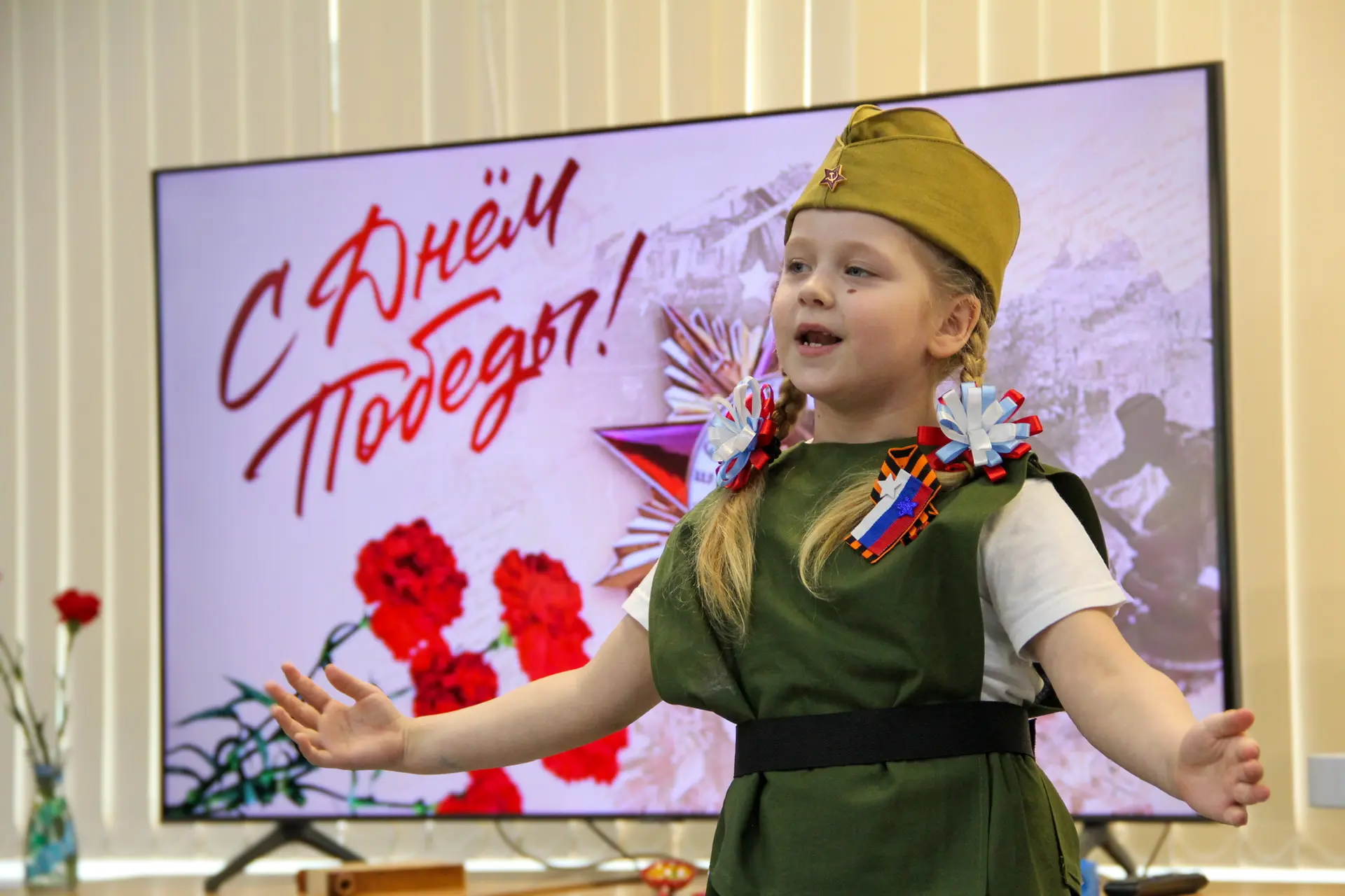 В Красноярске офицеры СК России организовали праздничный концерт для постояльцев пансионата «Солнечный», посвященный Дню Победы В Красноярске офицеры СК России организовали праздничный концерт для постояльцев пансионата «Солнечный», посвященный Дню Победы