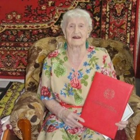 Труженицу тыла из Абакана поздравил Президент России