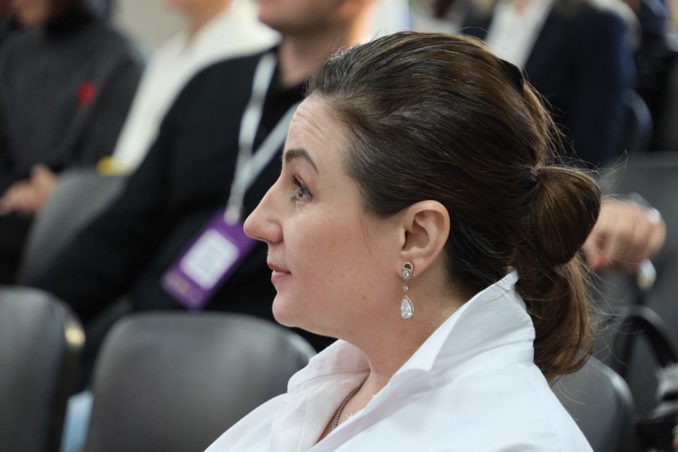Бизнес-форум «Устоять и вырасти: стратегии для нестабильных времён» увлёк несколько сотен предпринимателей Абакана, Республики Хакасия и юга Красноярского края Бизнес-форум «Устоять и вырасти: стратегии для нестабильных времён» увлёк несколько сотен предпринимателей Абакана, Республики Хакасия и юга Красноярского края