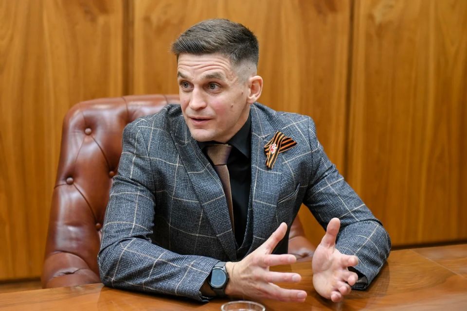 Глава Хакасии обсудил вопросы развития юнармейского движения с новым начальником штаба Глава Хакасии обсудил вопросы развития юнармейского движения с новым начальником штаба