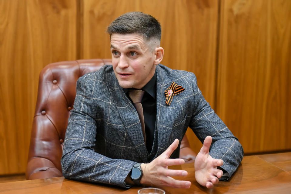 Валентин Коновалов: Правительство Хакасии укрепляет сотрудничество с «Юнармией» Валентин Коновалов: Правительство Хакасии укрепляет сотрудничество с «Юнармией»