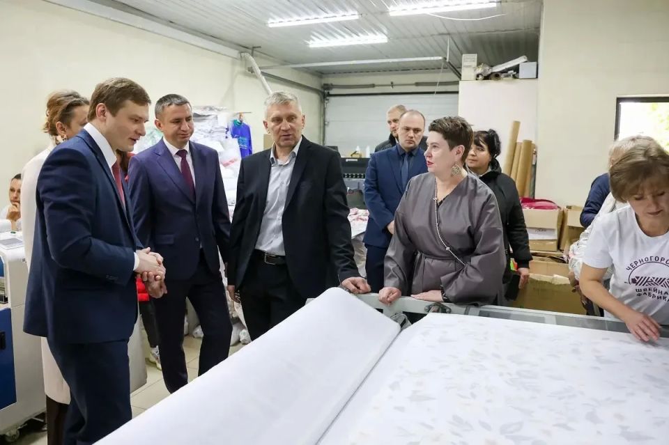 Правительство Хакасии поддерживает местные производства и делает ставку на развитие легкой промышленности Правительство Хакасии поддерживает местные производства и делает ставку на развитие легкой промышленности
