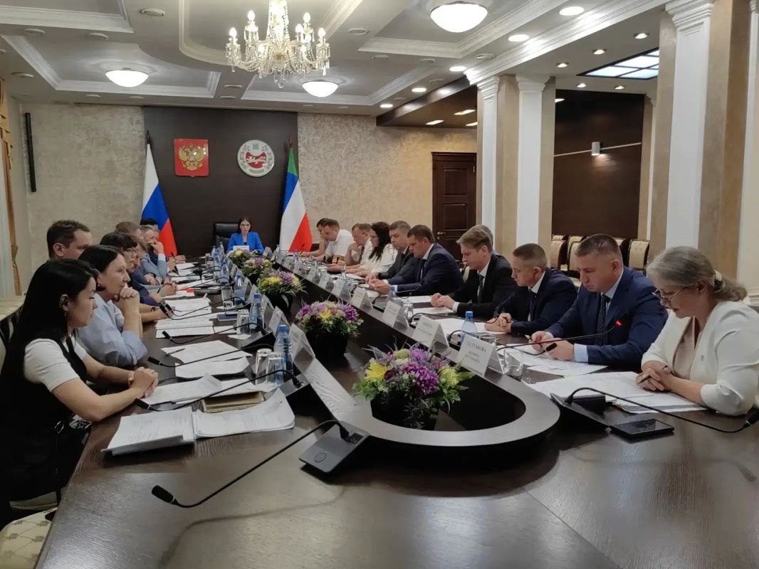 Заместитель прокурора Республики Хакасия Денис Стонт принял участие в рабочем совещании, посвященном реализации национальных проектов на территории региона Заместитель прокурора Республики Хакасия Денис Стонт принял участие в рабочем совещании, посвященном реализации национальных проектов на территории региона