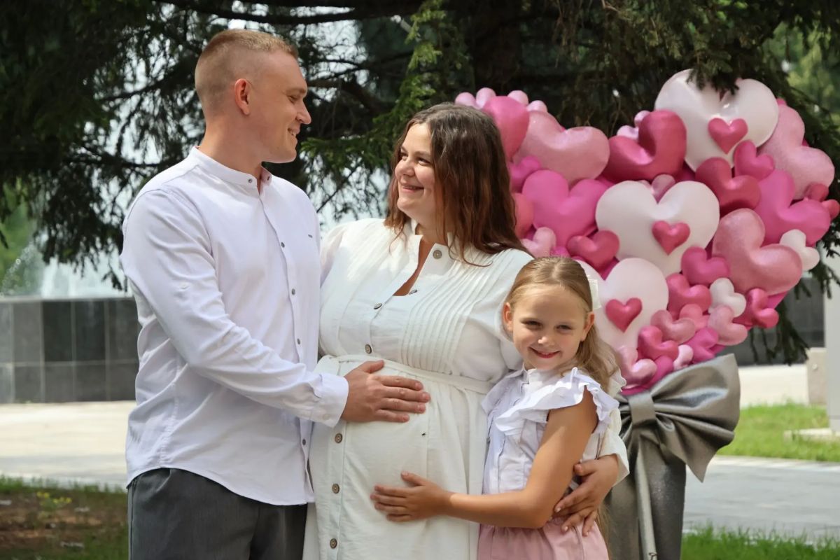 Сегодня в Абакане отмечают День семьи, любви и верности: в парках, на городских площадях, в домах и, конечно, в администрации города: прямо сейчас идёт церемония награждения семей – победителей городского конкурса на... Сегодня в Абакане отмечают День семьи, любви и верности: в парках, на городских площадях, в домах и, конечно, в администрации города: прямо сейчас идёт церемония награждения семей – победителей городского конкурса на...