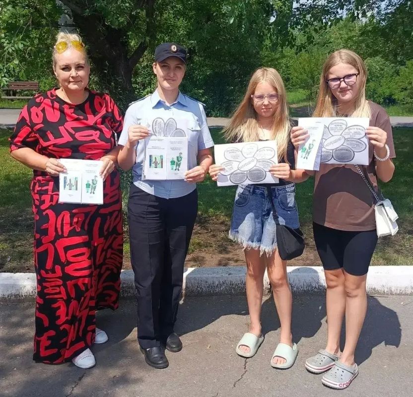 В День семьи, любви и верности черногорские полицейские провели на территории городского парка акцию «Азбука правовой грамотности» В День семьи, любви и верности черногорские полицейские провели на территории городского парка акцию «Азбука правовой грамотности»