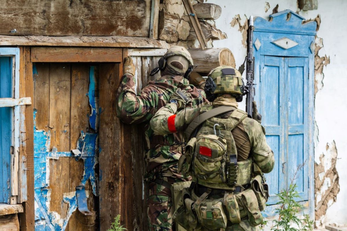 Поразили и задержали: росгвардейсцы Хакасии обезвредили "диверсантов" Поразили и задержали: росгвардейсцы Хакасии обезвредили "диверсантов"