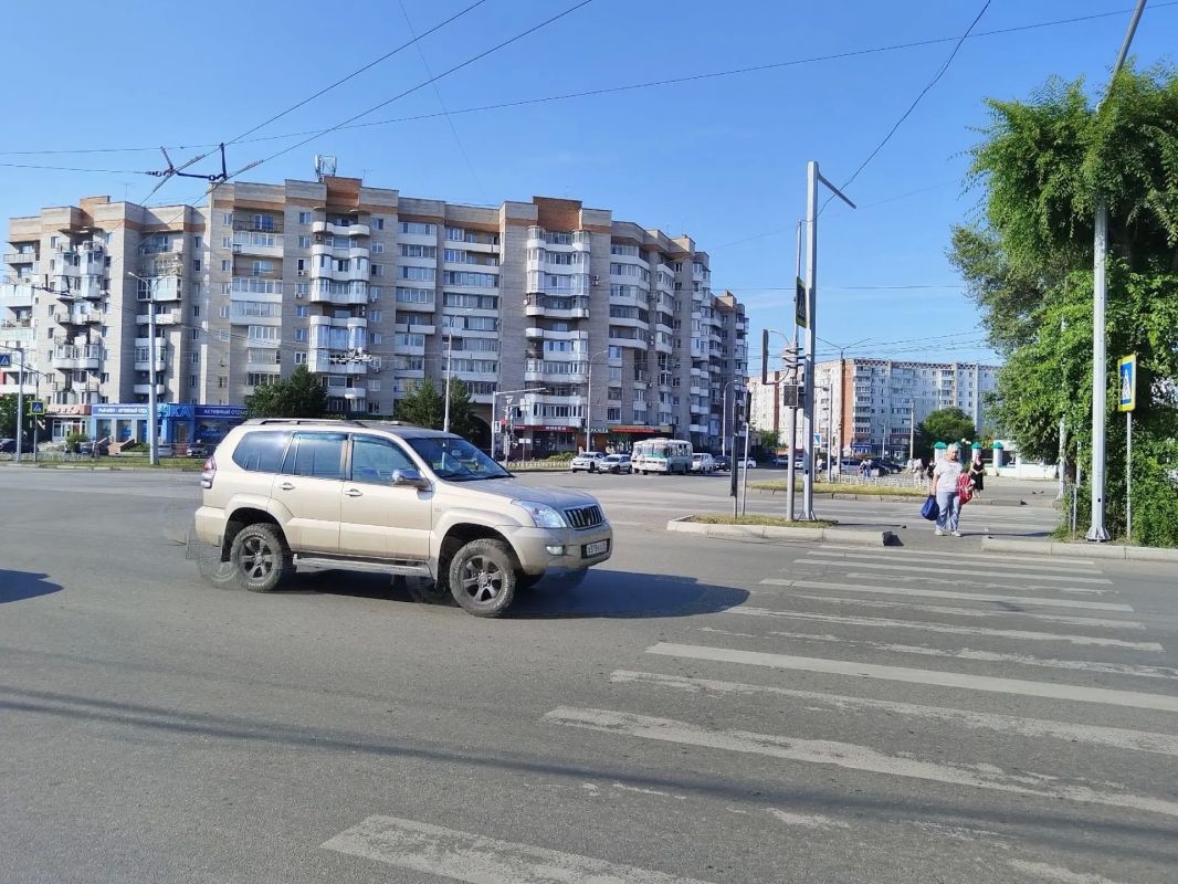 На еженедельном коммунальном штабе Глава города Абакана Алексей Лемин обсудил с профильными руководителями текущее содержание городских территорий, а также исполнение контрактов по ямочному ремонту и обустройству пешеходных... На еженедельном коммунальном штабе Глава города Абакана Алексей Лемин обсудил с профильными руководителями текущее содержание городских территорий, а также исполнение контрактов по ямочному ремонту и обустройству пешеходных...