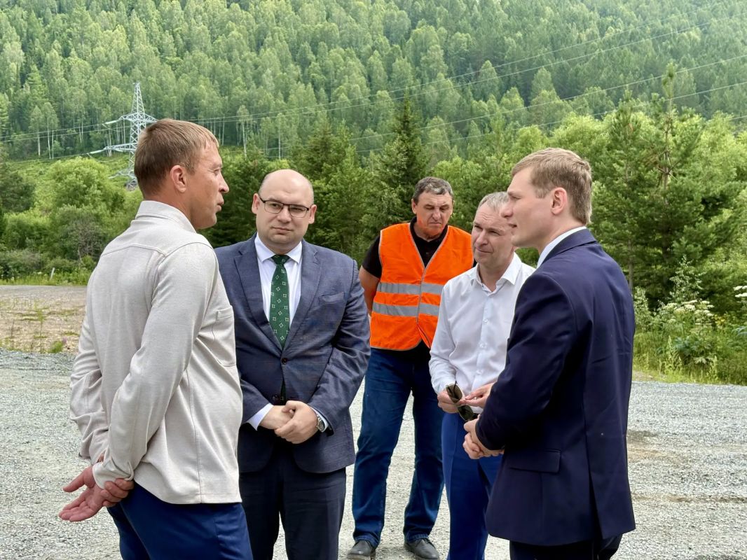 Валентин Коновалов: В республике активно идет дорожное строительство и благоустройство территорий Валентин Коновалов: В республике активно идет дорожное строительство и благоустройство территорий