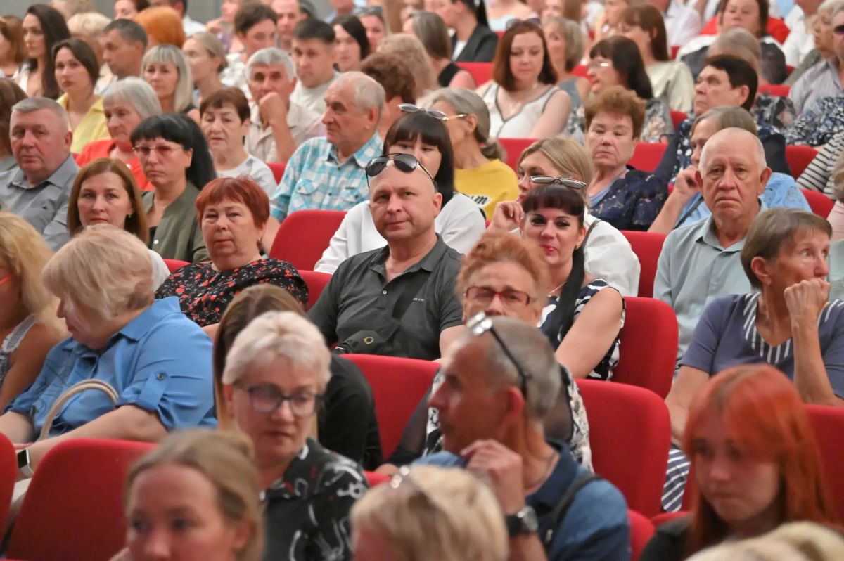Валентин Коновалов: Принял участие в торжественном мероприятии, посвященном Дню металлурга в Саяногорске Валентин Коновалов: Принял участие в торжественном мероприятии, посвященном Дню металлурга в Саяногорске