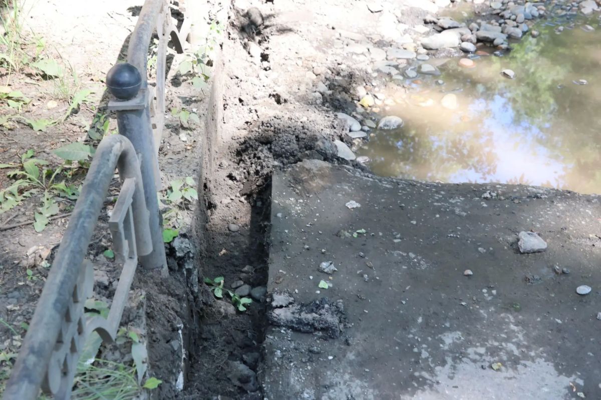 В Абакане начались работы по устройству ливневой канализации в районе дома № 54 на улице Пушкина В Абакане начались работы по устройству ливневой канализации в районе дома № 54 на улице Пушкина