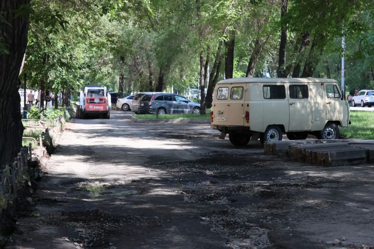 В Абакане начались работы по устройству ливневой канализации в районе дома № 54 на улице Пушкина В Абакане начались работы по устройству ливневой канализации в районе дома № 54 на улице Пушкина