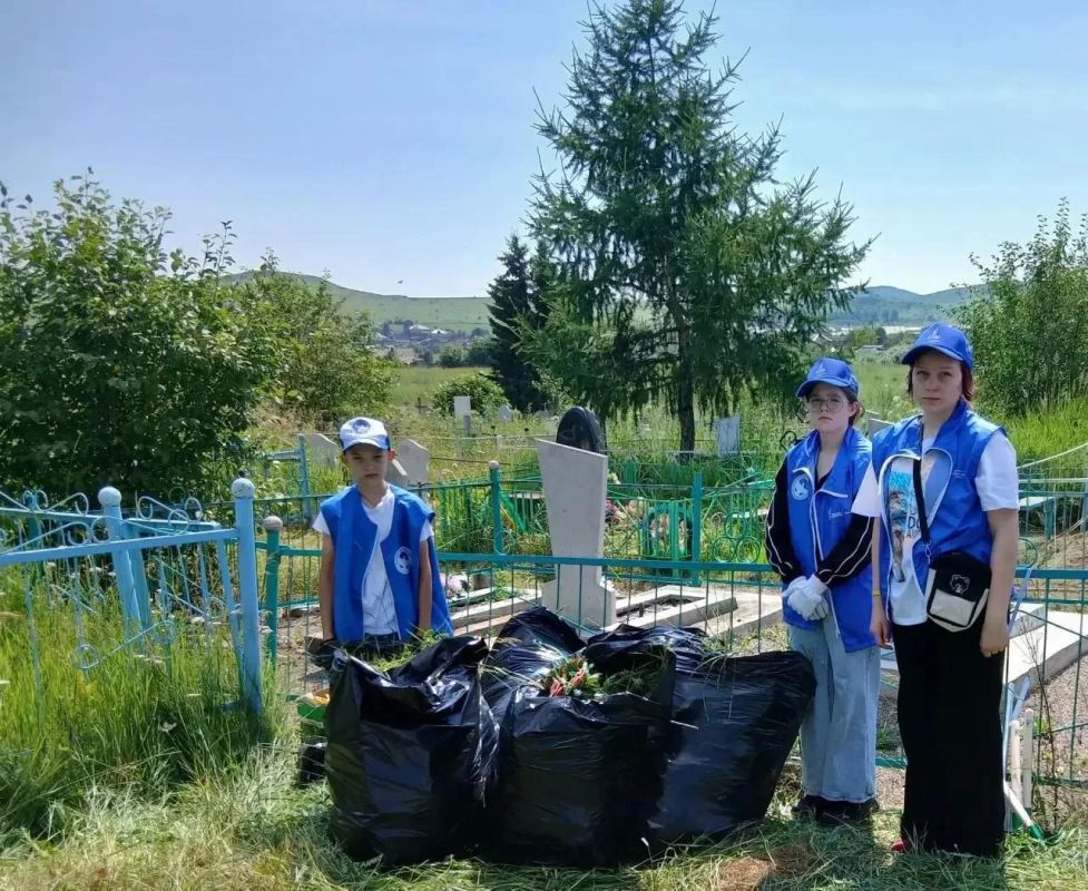 Захоронение ветеранов Великой Отечественной войны привели в порядок «Волонтёры Победы» в Орджоникидзевском районе Захоронение ветеранов Великой Отечественной войны привели в порядок «Волонтёры Победы» в Орджоникидзевском районе