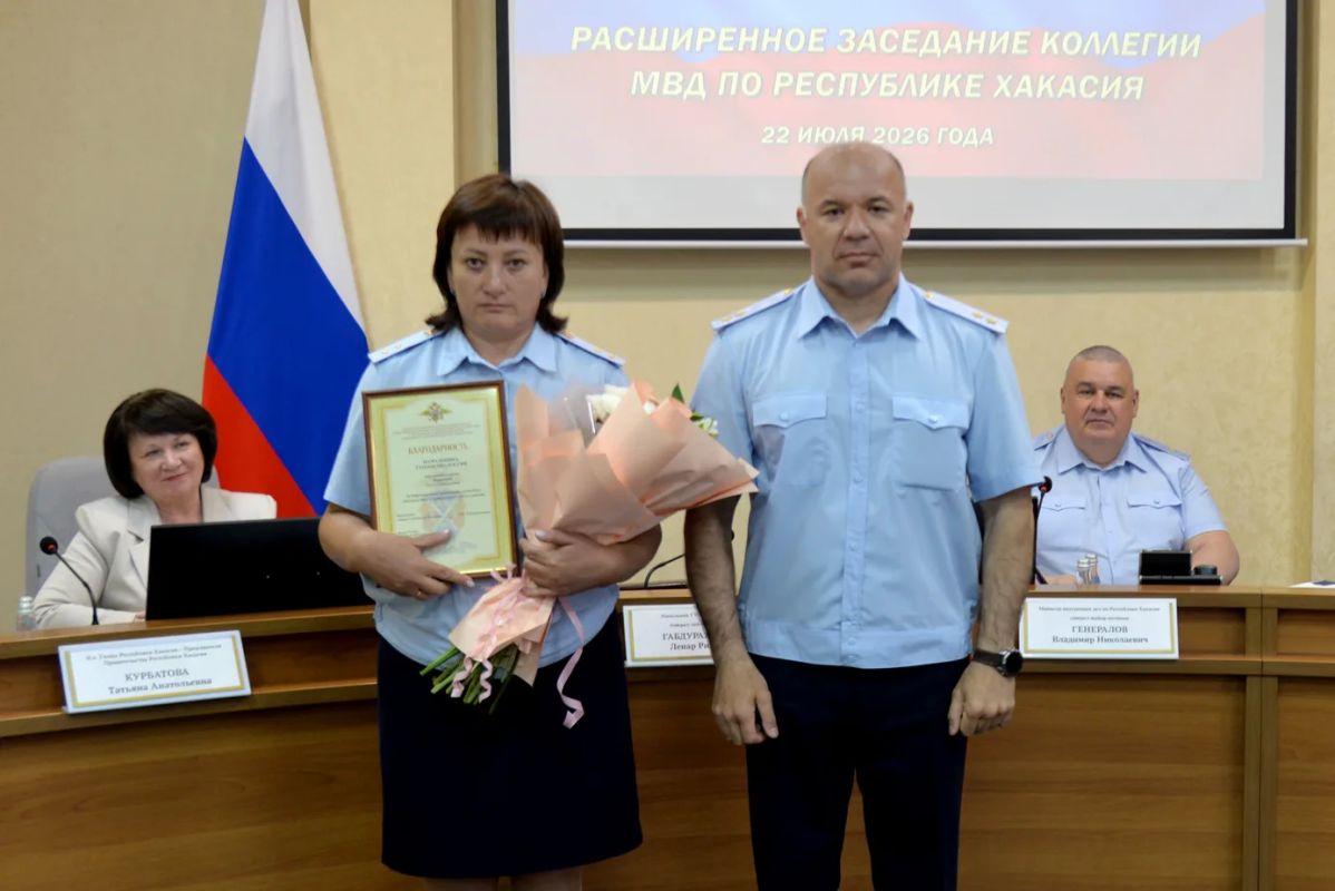 Сотрудники, особо отличившиеся в охране порядка и достигшие успехов в оперативно-служебной деятельности, были награждены государственными, ведомственными и областными наградами, почетными грамотами и благодарственными... Сотрудники, особо отличившиеся в охране порядка и достигшие успехов в оперативно-служебной деятельности, были награждены государственными, ведомственными и областными наградами, почетными грамотами и благодарственными...