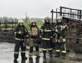 Красавчики смотрят на красавчика!