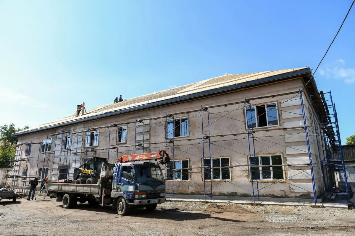 Валентин Коновалов проверил ход работ в здании Молодёжного центра в Черногорске Валентин Коновалов проверил ход работ в здании Молодёжного центра в Черногорске