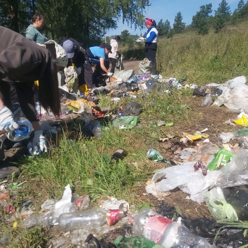 На озере Баланкуль прошёл масштабный субботник На озере Баланкуль прошёл масштабный субботник