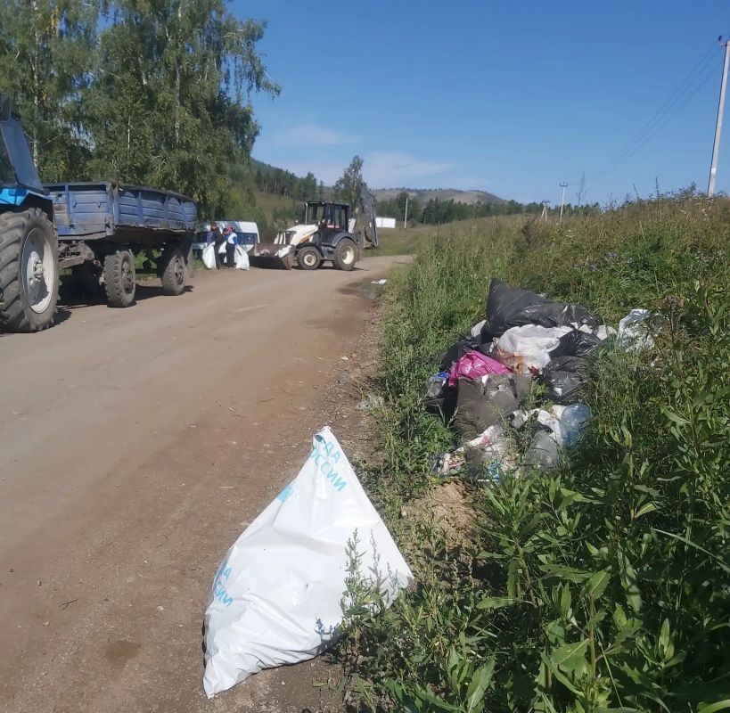 На озере Баланкуль прошёл масштабный субботник На озере Баланкуль прошёл масштабный субботник
