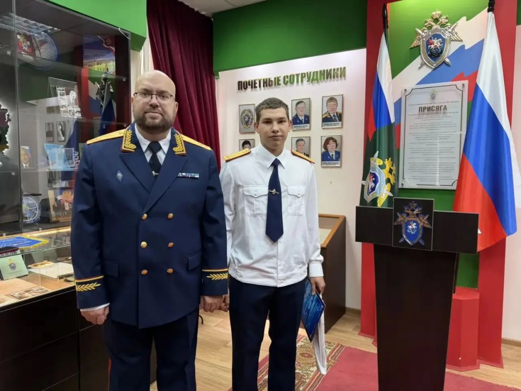 В Главном следственном управлении выпускник ведомственной академии принял Присягу сотрудника Следственного комитета Российской Федерации В Главном следственном управлении выпускник ведомственной академии принял Присягу сотрудника Следственного комитета Российской Федерации