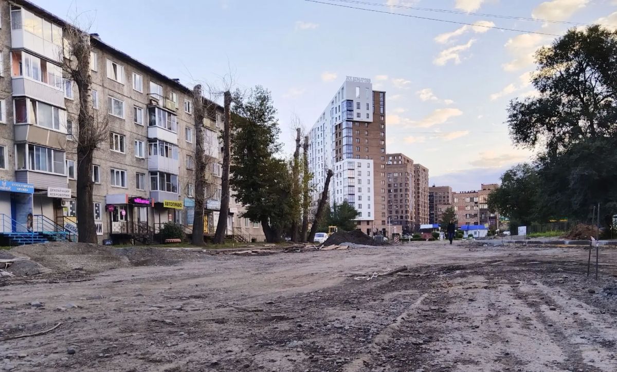Продолжается капитальный ремонт улицы Комарова Продолжается капитальный ремонт улицы Комарова