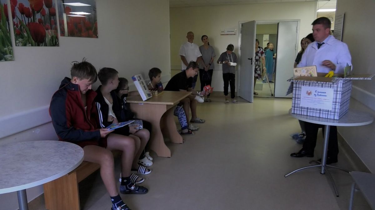 В больнице Хакасии прошла акция "Коробка храбрости" для юных пациентов