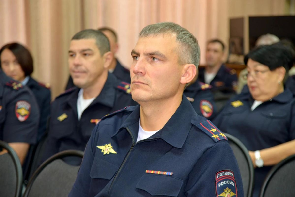 Министр внутренних дел по Республике Хакасия Владимир Генералов провёл заседание Оперативного штаба по обеспечению правопорядка в Единый день голосования Министр внутренних дел по Республике Хакасия Владимир Генералов провёл заседание Оперативного штаба по обеспечению правопорядка в Единый день голосования