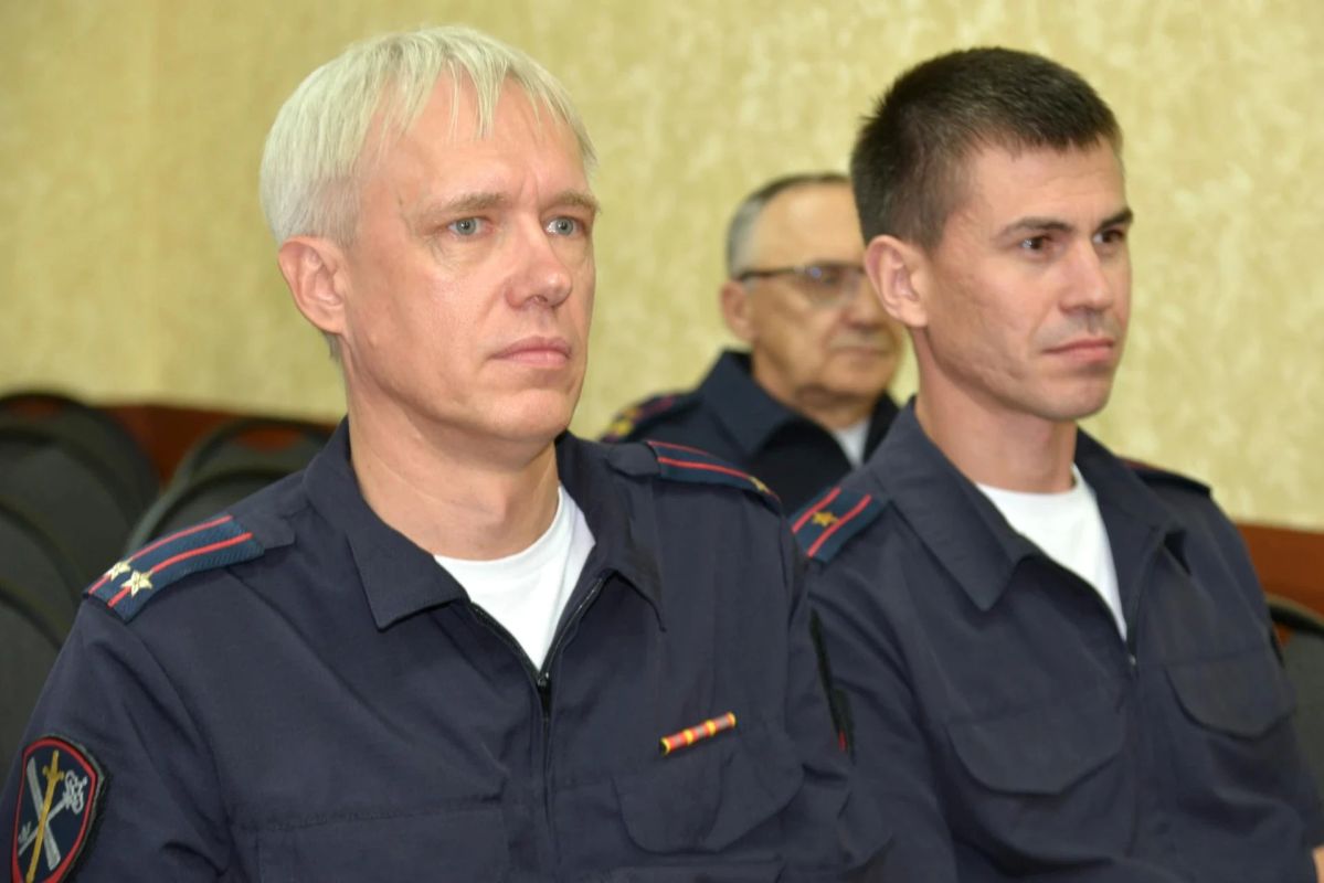Министр внутренних дел по Республике Хакасия Владимир Генералов провёл заседание Оперативного штаба по обеспечению правопорядка в Единый день голосования Министр внутренних дел по Республике Хакасия Владимир Генералов провёл заседание Оперативного штаба по обеспечению правопорядка в Единый день голосования