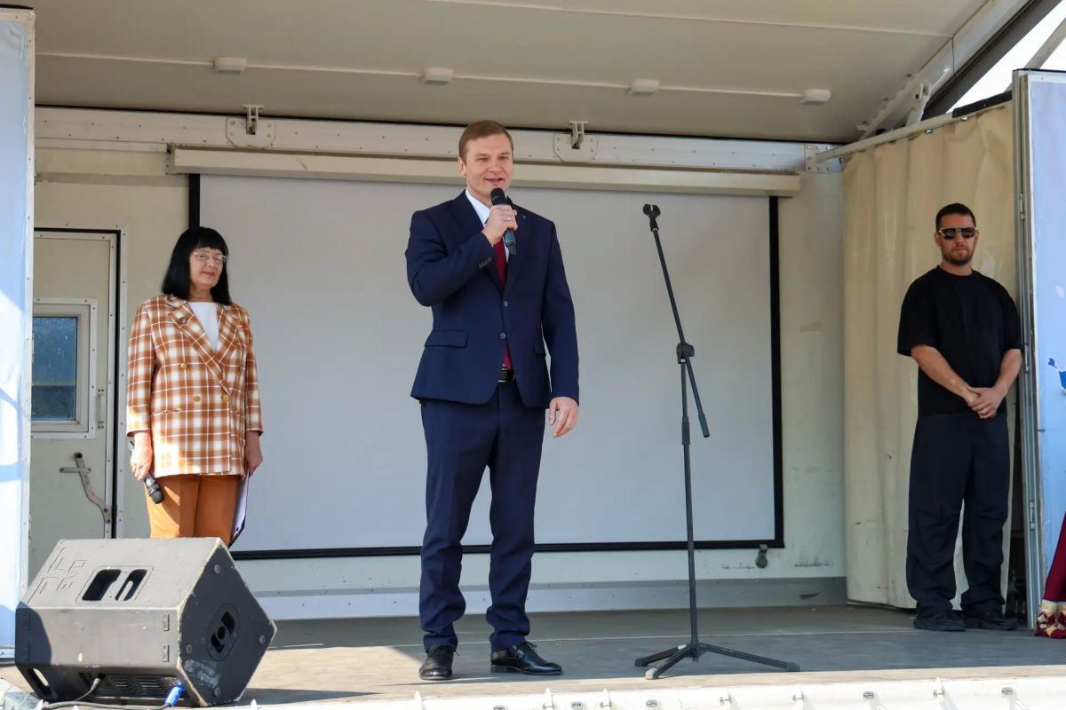 Столы ломились от деликатесов: в Хакасии шумно и масштабно отметили традиционную ярмарку урожая! Столы ломились от деликатесов: в Хакасии шумно и масштабно отметили традиционную ярмарку урожая!