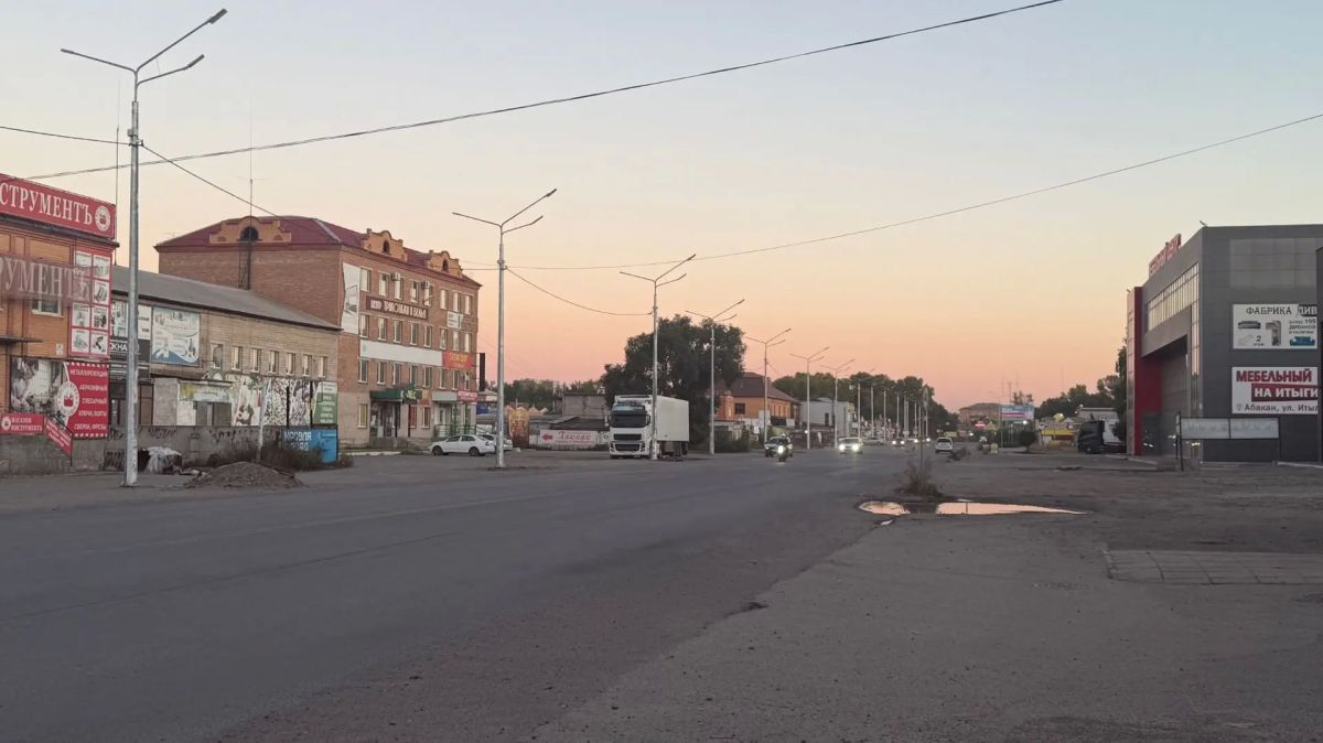 Завершено строительство линии освещения на улице Итыгина: о включении в постоянный режим линии сообщил на еженедельном штабе представитель подрядной организации ООО «Энком» Завершено строительство линии освещения на улице Итыгина: о включении в постоянный режим линии сообщил на еженедельном штабе представитель подрядной организации ООО «Энком»