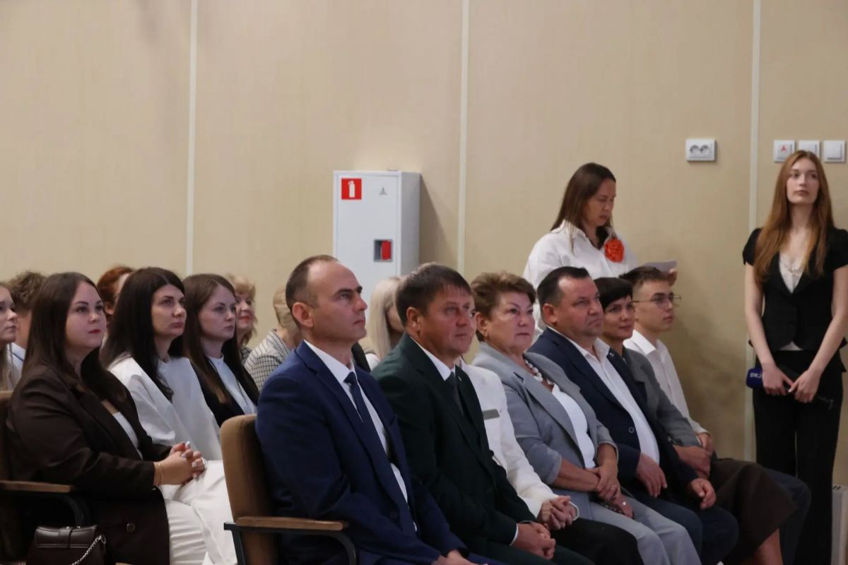 В Абакане заложили фундамент инженерного потенциала Хакасии: сегодня две наших школы – 32 и 33 – благодаря заключённому весной 2026 года договору сотрудничества между директорами и Сибирским федеральным университетом... В Абакане заложили фундамент инженерного потенциала Хакасии: сегодня две наших школы – 32 и 33 – благодаря заключённому весной 2026 года договору сотрудничества между директорами и Сибирским федеральным университетом...