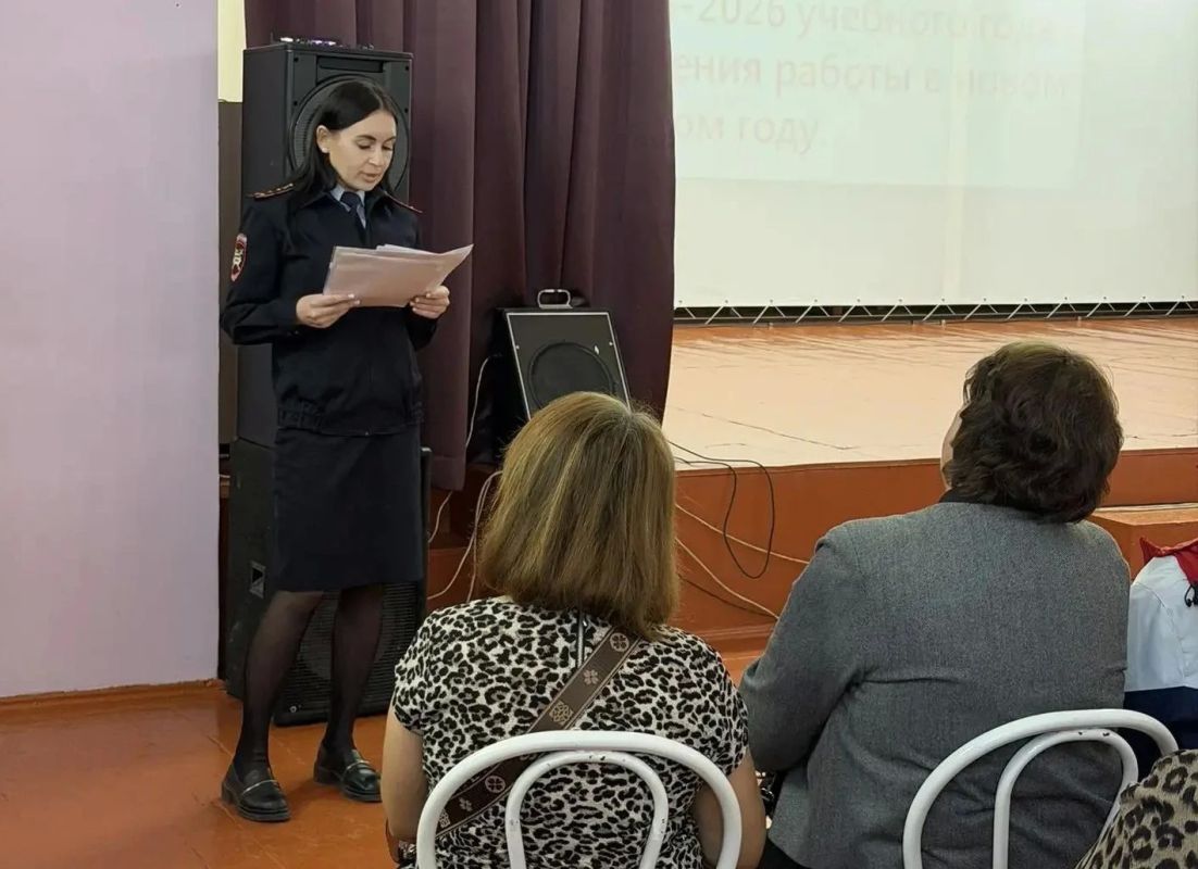 Разговоры о важном: сотрудники черногорской полиции продолжают встречи с родителями учеников образовательных организаций города Разговоры о важном: сотрудники черногорской полиции продолжают встречи с родителями учеников образовательных организаций города