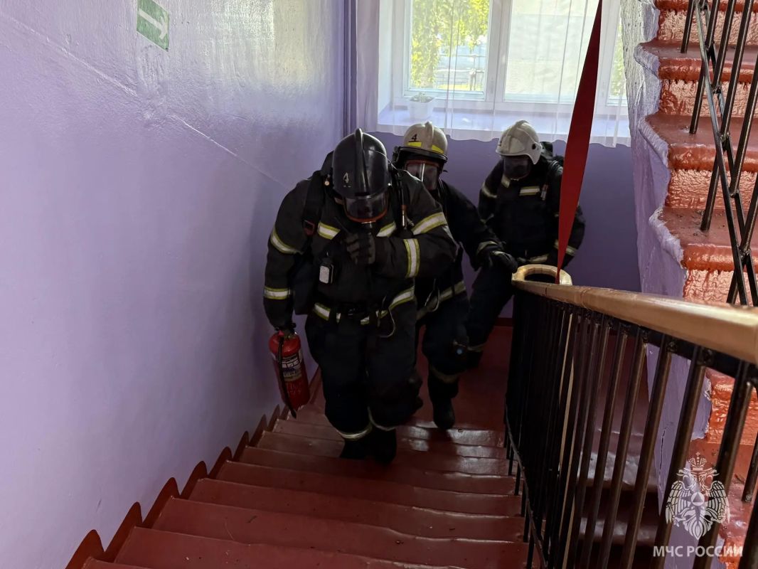 В школе №5 города Черногорска прошли масштабные пожарно-тактические учения В школе №5 города Черногорска прошли масштабные пожарно-тактические учения