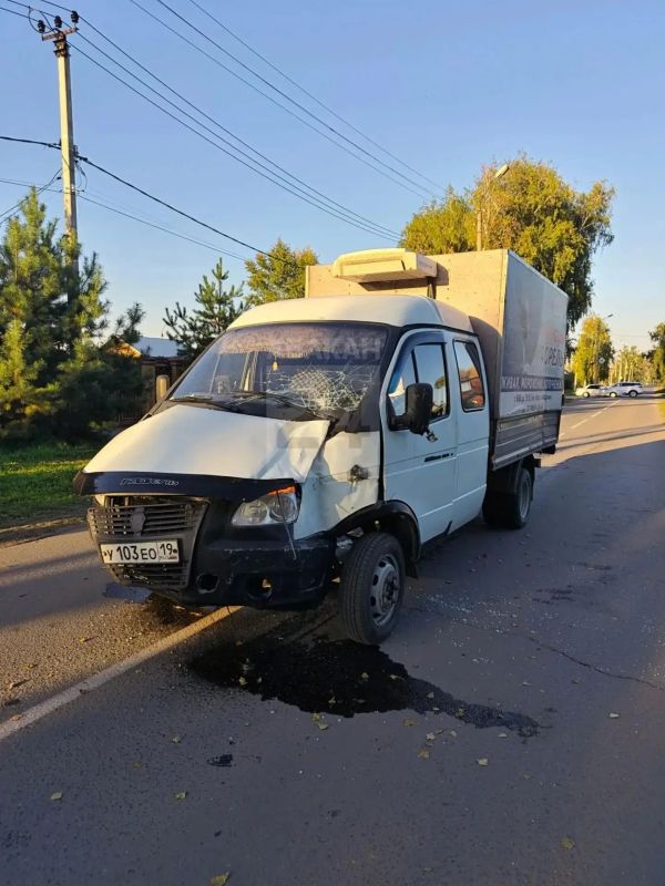 Пассажирский автобус влетел в жилой дом на Цукановой в Абакане, есть пострадавшие Пассажирский автобус влетел в жилой дом на Цукановой в Абакане, есть пострадавшие