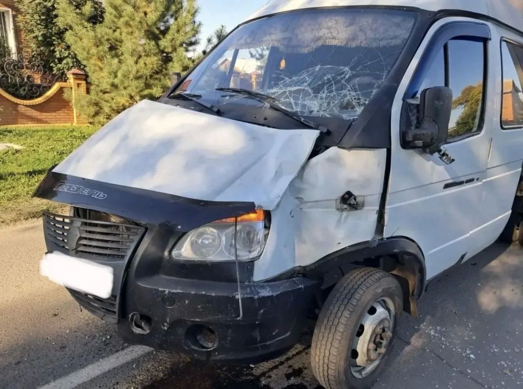 Пассажирский автобус влетел в жилой дом на Цукановой в Абакане, есть пострадавшие Пассажирский автобус влетел в жилой дом на Цукановой в Абакане, есть пострадавшие
