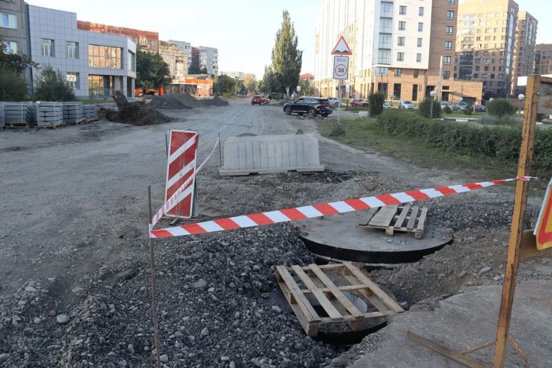 Старый асфальт на Комарова в Абакане снят на всем участке Старый асфальт на Комарова в Абакане снят на всем участке