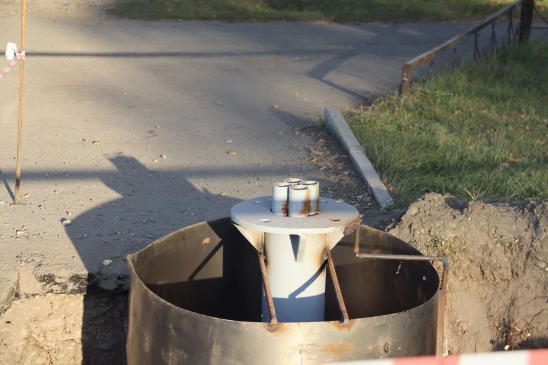 Старый асфальт на Комарова в Абакане снят на всем участке Старый асфальт на Комарова в Абакане снят на всем участке