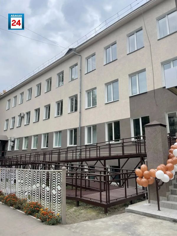 Ремонт фасада Центра психолого-педагогической, медицинской и социальной помощи в Абакане завершен Ремонт фасада Центра психолого-педагогической, медицинской и социальной помощи в Абакане завершен