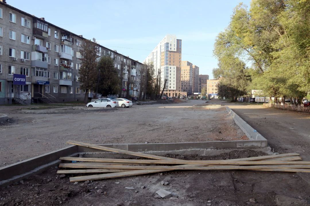 Старый асфальт на Комарова в Абакане снят на всем участке Старый асфальт на Комарова в Абакане снят на всем участке