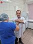 «Я прививаюсь ежегодно»: главный врач Абаканской больницы личным примером поддержал кампанию против гриппа