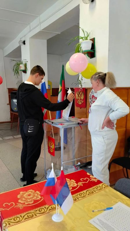 Первый раз ... нет, не в первый класс, а на свое первое голосование! Первый раз ... нет, не в первый класс, а на свое первое голосование!