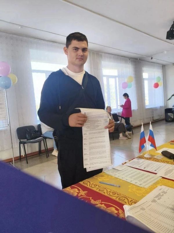 Первый раз ... нет, не в первый класс, а на свое первое голосование! Первый раз ... нет, не в первый класс, а на свое первое голосование!