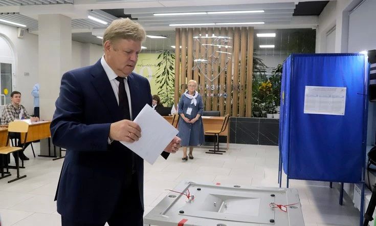 Полпред президента в СФО Анатолий Серышев проголосовал на выборах и проверил Центр общественного наблюдения в Новосибирске Полпред президента в СФО Анатолий Серышев проголосовал на выборах и проверил Центр общественного наблюдения в Новосибирске