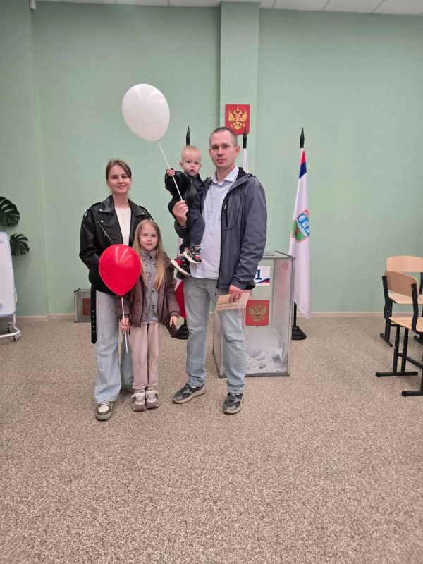 7 + Я, получается семья.. В этом слове любовь и забота, поддержка и понимание, уверенность в будущем и надежный "причал" в житейской суете 7 + Я, получается семья.. В этом слове любовь и забота, поддержка и понимание, уверенность в будущем и надежный "причал" в житейской суете