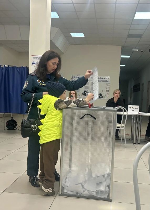 7 + Я, получается семья.. В этом слове любовь и забота, поддержка и понимание, уверенность в будущем и надежный "причал" в житейской суете 7 + Я, получается семья.. В этом слове любовь и забота, поддержка и понимание, уверенность в будущем и надежный "причал" в житейской суете