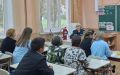 Черногорским педагогам напомнили, как пользоваться огнетушителем