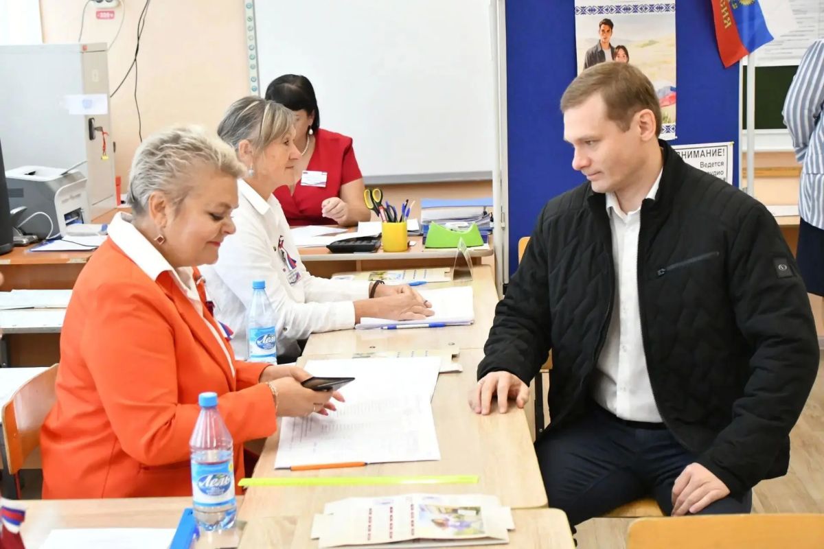 Валентин Коновалов проголосовал на выборах депутатов Государственной Думы Валентин Коновалов проголосовал на выборах депутатов Государственной Думы